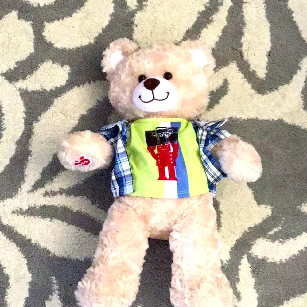 Cream bear with robot/Flanagan shirt